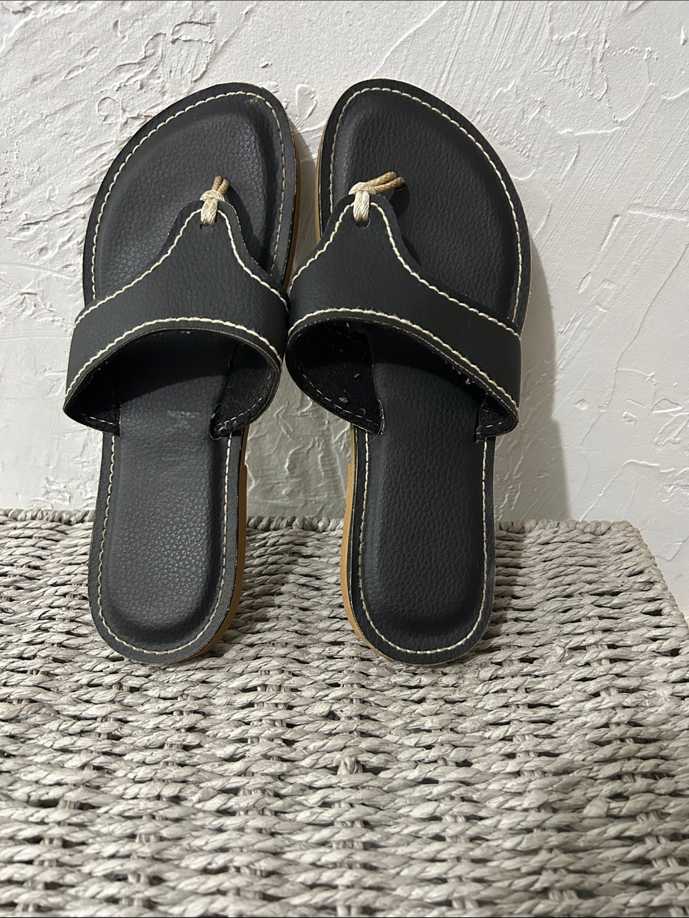 Kino Key West Black Women's Slip-On Toe Loop Sandals